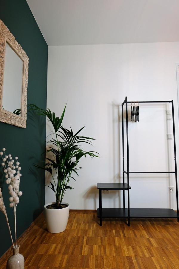 Design Apartment Nr 2 Mit Terrasse Und Parkplatz 施特劳宾 外观 照片